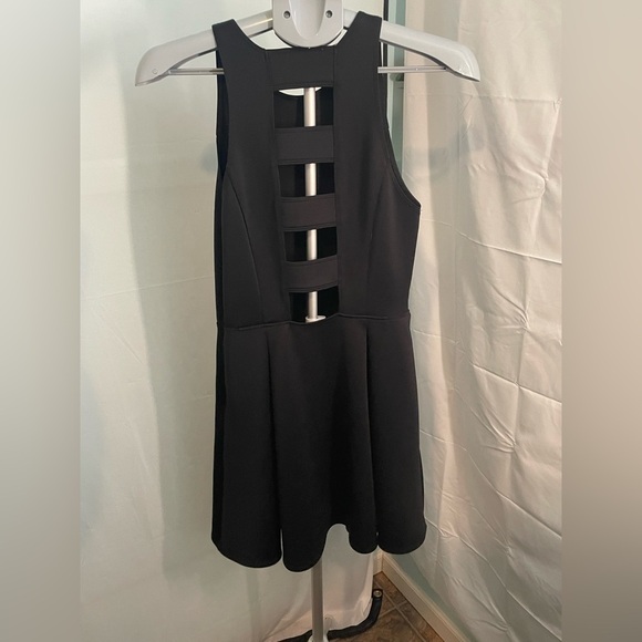 ABERCROMBIE & Fitch Scuba Skater back cutout‎ Black Dress Size Medium - Picture 2 of 8